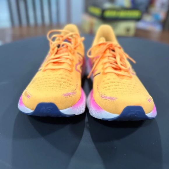 New Balance 1080v12 Like New Women’s 11. - Picture 2 of 5